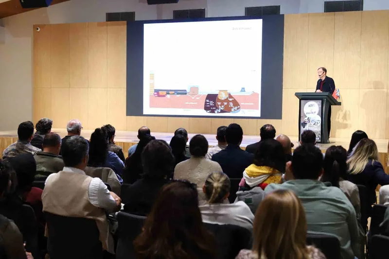 Konya Büyükşehir’in turizm buluşmalarına Çatalhöyük’ün eski kazı başkanı Prof. Hodder konuk oldu
