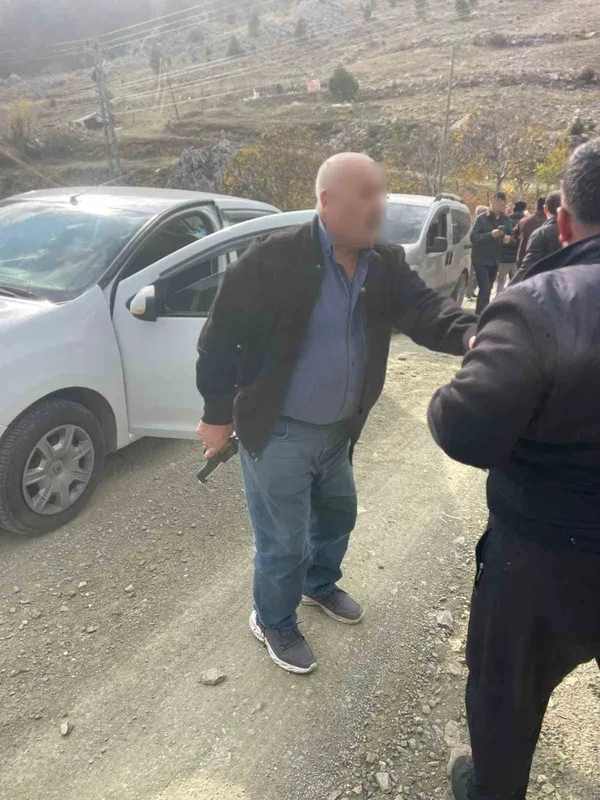 Alanya’da silahlı ve bıçaklı kavga kanlı bitti: 2 yaralı
