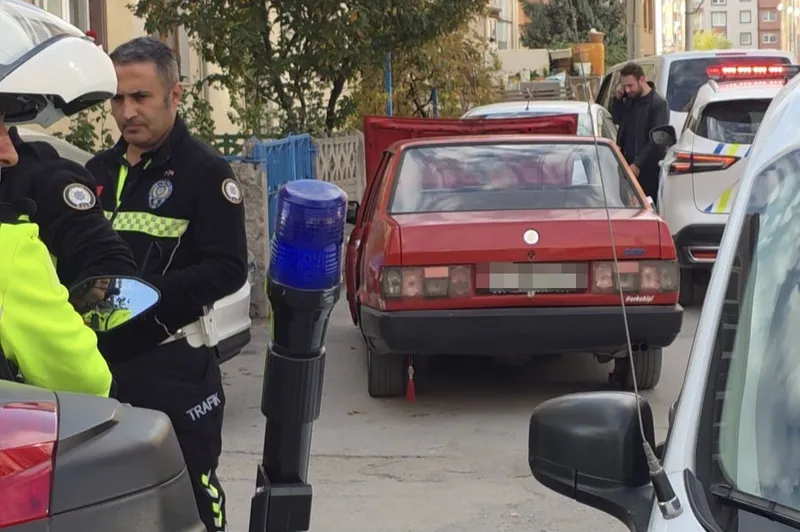 Kütahya’da ’dur’ ihtarına uymayan sürücü aracını bırakıp kaçtı
