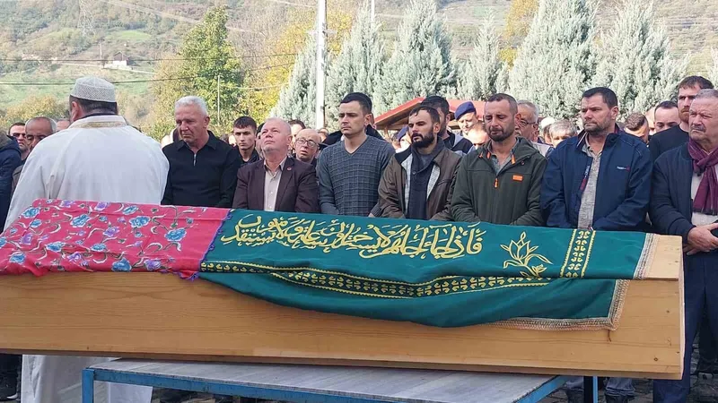 Bu acıya yürek dayanmaz: Minicik beden, kocaman tabut
