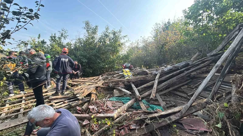 Düzce’de ahşap yapı çöktü: 1 ölü
