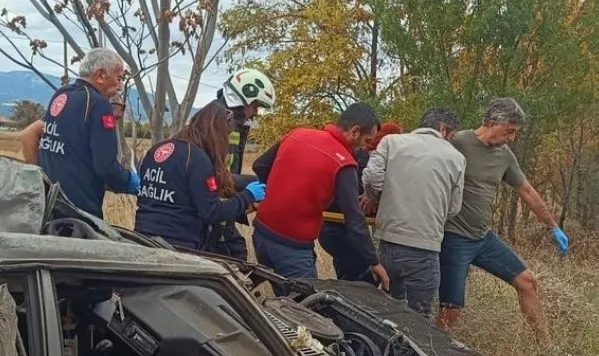 Hurdaya dönen araçtan yaralı kurtuldu
