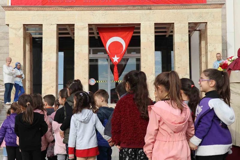 Anıtkabir ruhunu Denizli’de yaşayan öğrenciler Ata’sının huzuruna çıktı

