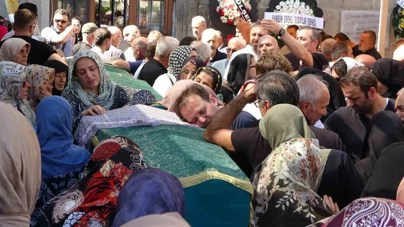 Kaza süsü vererek eşini ve çocuğunu öldüren doktor, cezaevinde intihar etti
