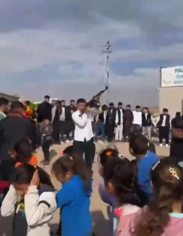 Şanlıurfa’da düğünde uzun namlulu silahla havaya ateş açtı
