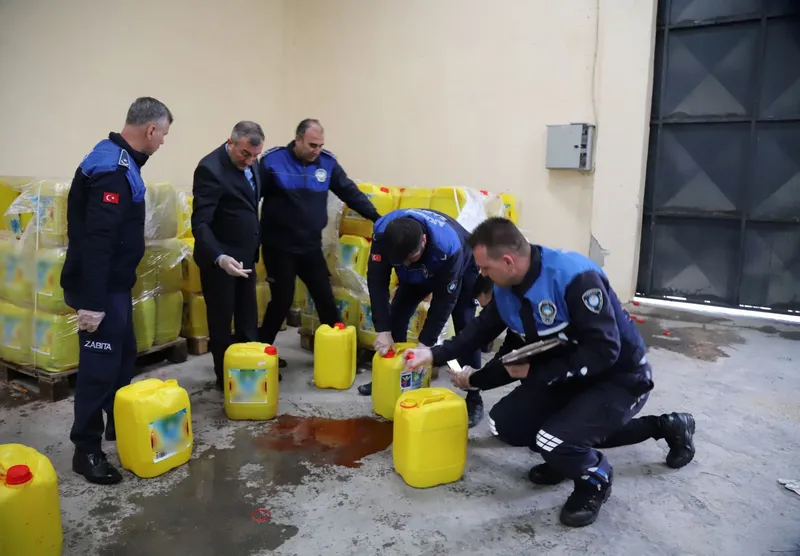 Yurt dışına yağ diye su göndereceklerdi
