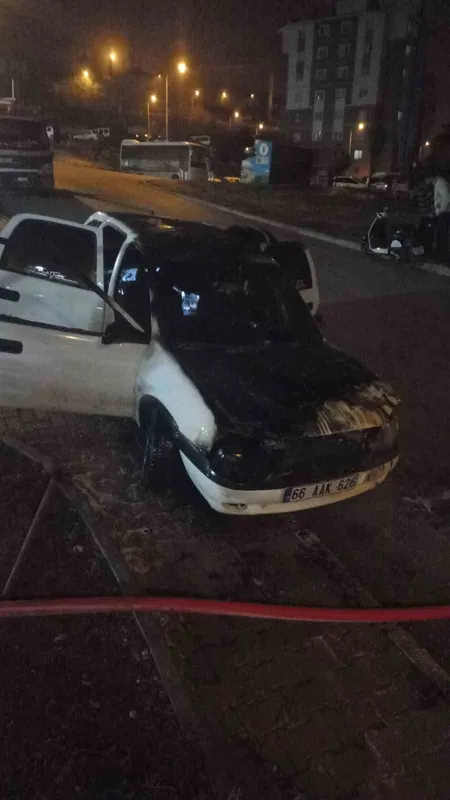 Yozgat’ta otomobil alevlere teslim oldu
