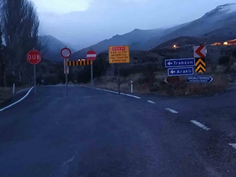 Bayburt’ta bazı köy yolları ve geçitler yoğun kar nedeniyle ulaşıma kapatıldı
