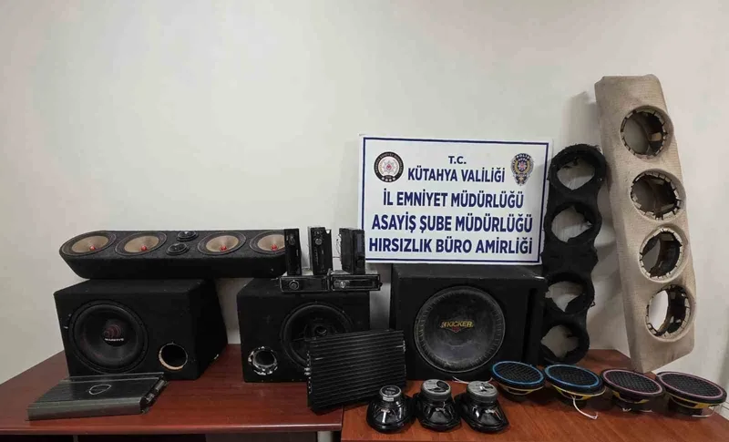Kütahya’da araçlardan ses sistemi hırsızlığı yapan 2 şüpheli yakalandı
