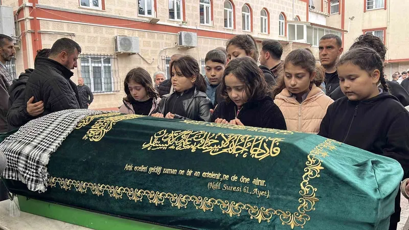 Kazada ölen Miraç İslam, gözyaşlarıyla defnedildi
