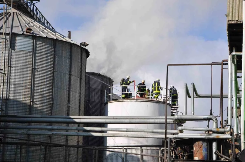 Yağ fabrikasında yangın
