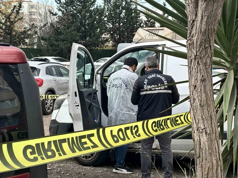 Maltepe’de kargo çalışanı araç içerisinde ölü bulundu
