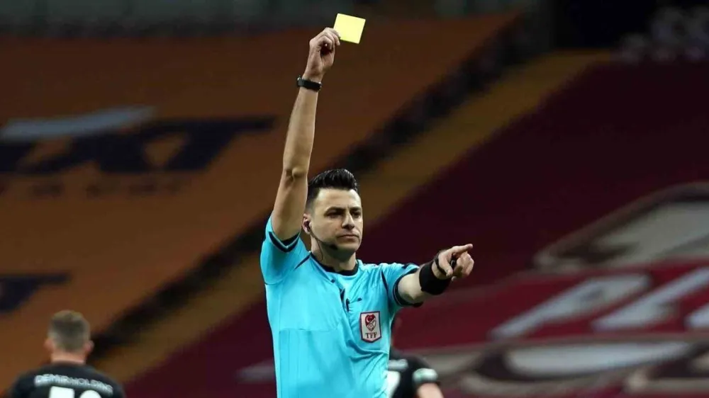 Derbinin hakemi belli oldu: Trabzonspor- Beşiktaş maçını Ali Şansalan yönetecek