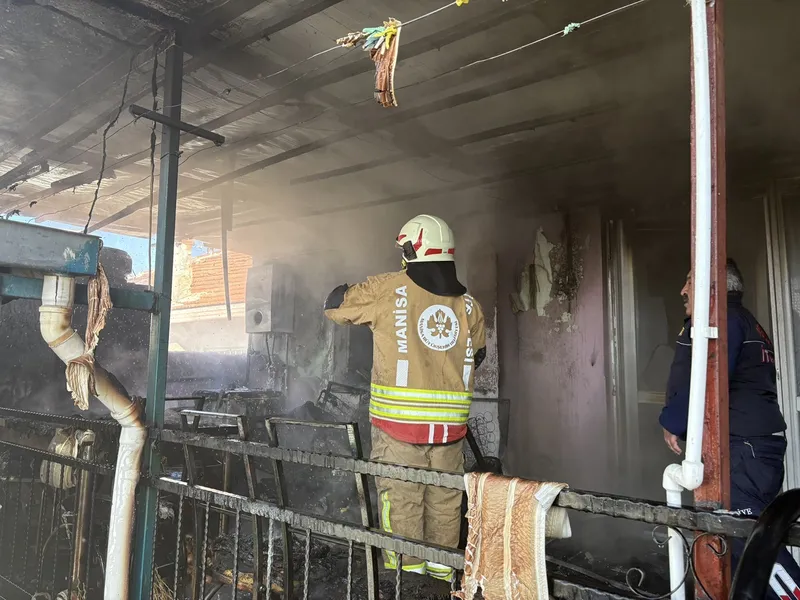 Kula’da müstakil evde çıkan yangın paniğe neden oldu
