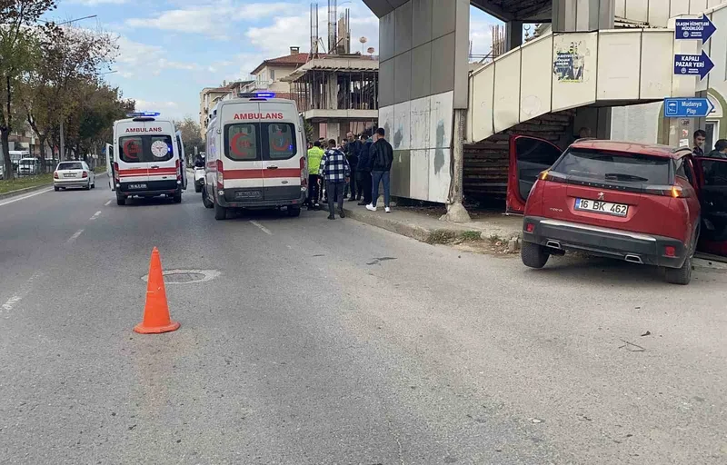 Bursa’da kavşakta feci kaza: 5 yaralı
