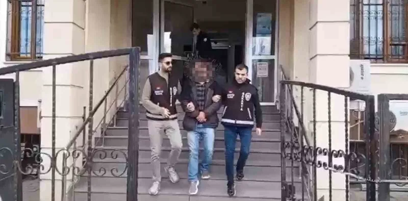 10 yıldır firari olan şüpheliyi polis yakaladı
