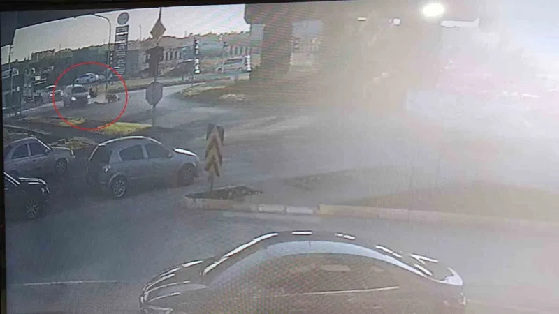 Otomobille çarpışan motosikletli yola savruldu: 1 yaralı
