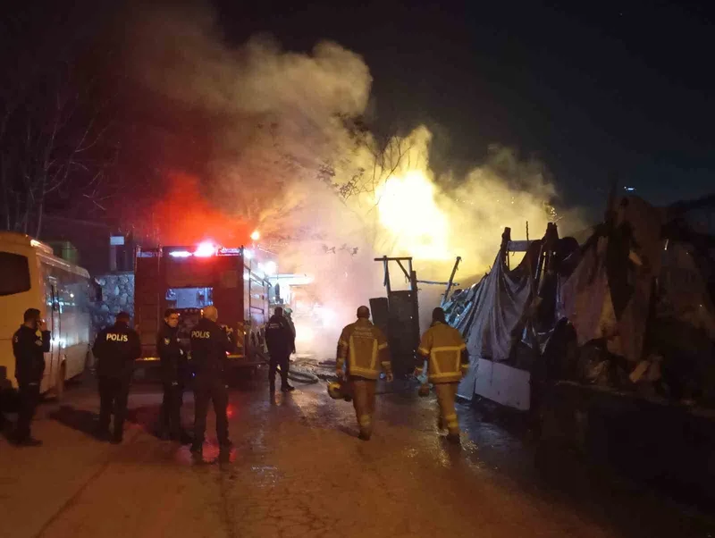 Osmangazi’de gece saatlerinde yangın paniği: 1 yaralı
