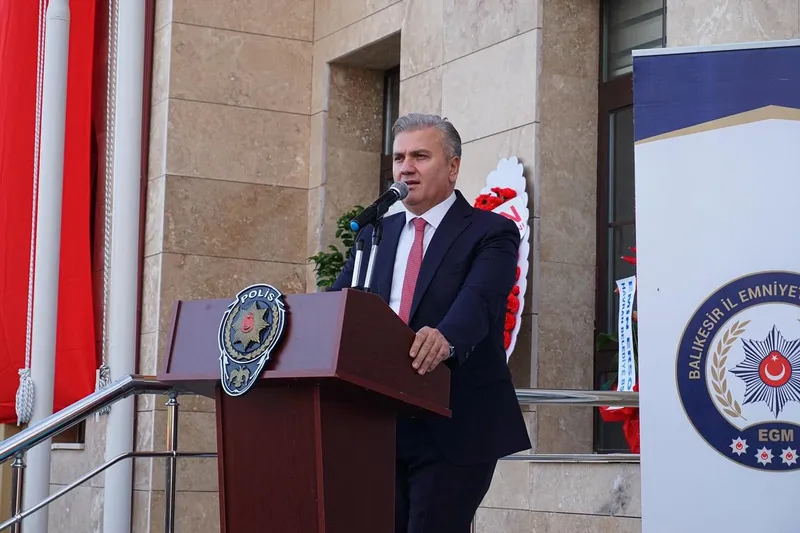 Milletvekili Mustafa Canbey’in adını kullanarak dolandırıcılık yapan 2 kişi tutuklandı
