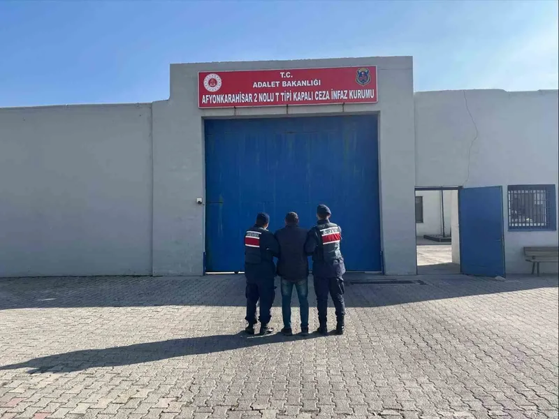 Jandarma çeşitli suçlardan hapis cezası ile aranan şahsı yakaladı
