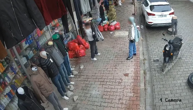 Iğdır’da giyim mağazasından çocukların hırsızlığı kamerada
