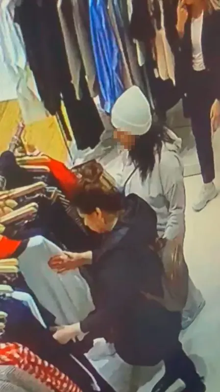 Kılıktıktan kılığa giren cep telefonu hırsızı kadın kamerada
