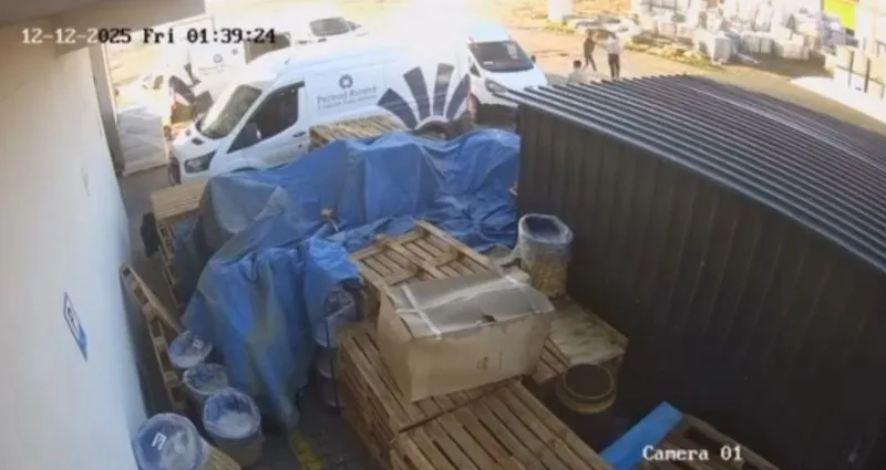 Adana’da bir kişinin bıçaklanarak öldürüldüğü olayın kamera kayıtları ortaya çıktı
