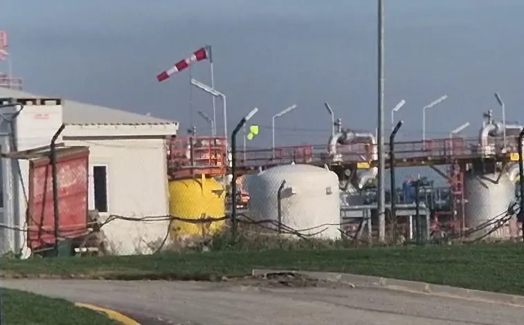 Silivri Botaş tesislerinde yangın ihbarı üzerine çok sayıda ekip bölgeye sevk edildi. Yangın nedeniyle tesislerin boşaltıldığı öğrenildi.
