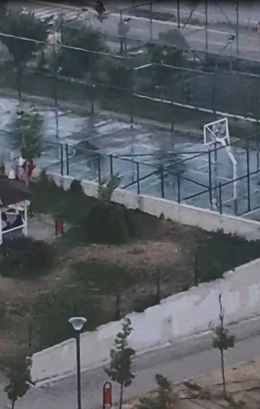 Ankara’da iki kardeşe saldıran pitbullun sahibinin, köpeğini tasmasız ve ağızlıksız gezdirdiği görüntüler ortaya çıktı
