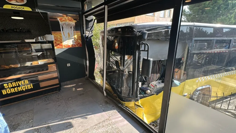 Üsküdar’da İETT otobüsü börekçiye daldı