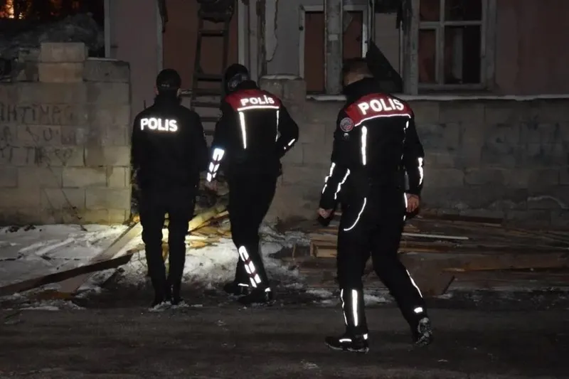 Erzincan’da aranan 37 şahıs polis operasyonlarıyla yakalandı
