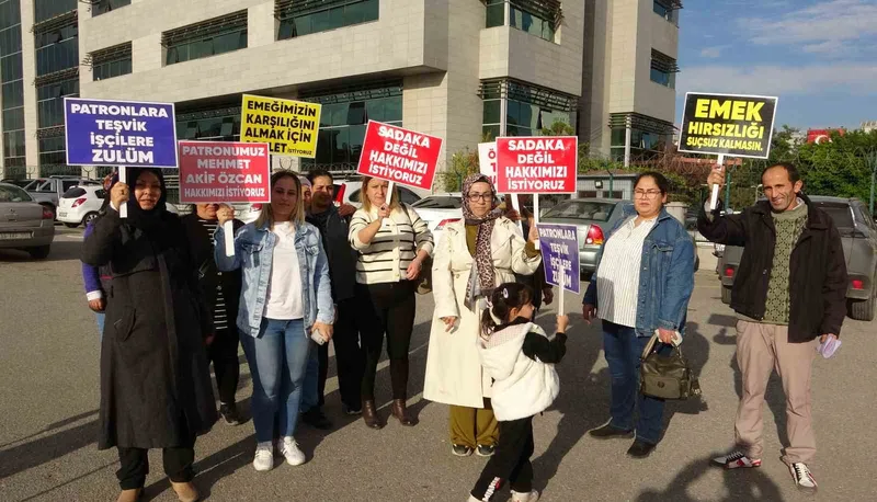 Mersin’de maaşlarını alamayan işçiler, adliye önünde açıklama yaptı

