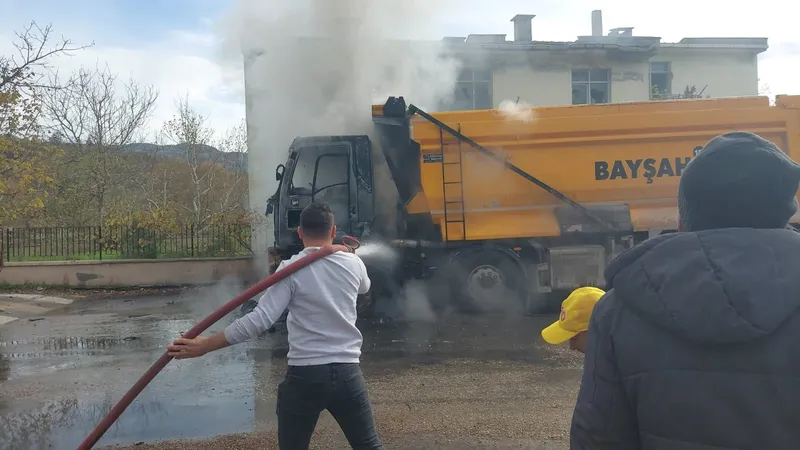 Hafriyat kamyonu küle döndü
