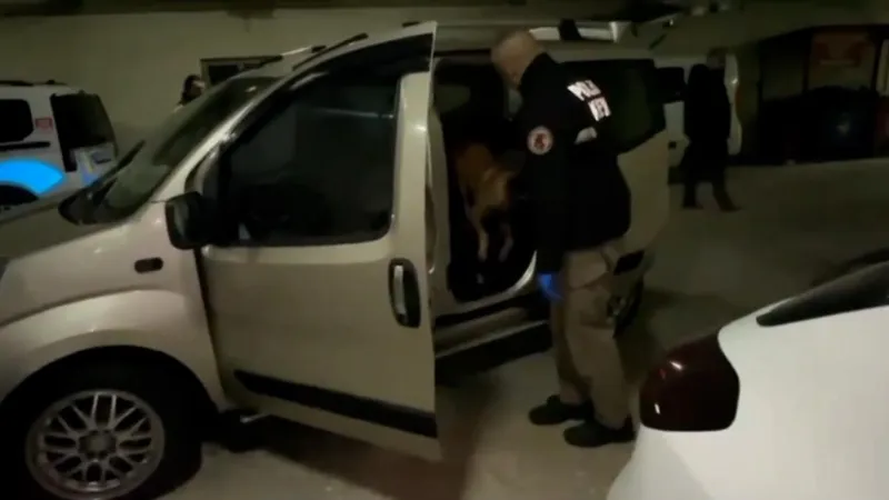 Bolu’da arabaya zulalanmış uyuşturucuyu ’Pako’ buldu
