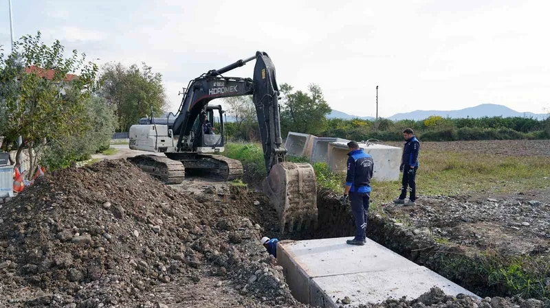 MUSKİ, Ortaca, Bahçelievler ve Okçular Mahallelerinin yağmur suyu hatlarını yeniliyor
