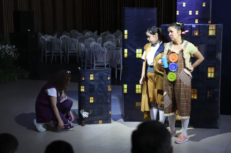 Dünyadaki Son Çiçek oyunu, miniklerden büyük beğeni topladı
