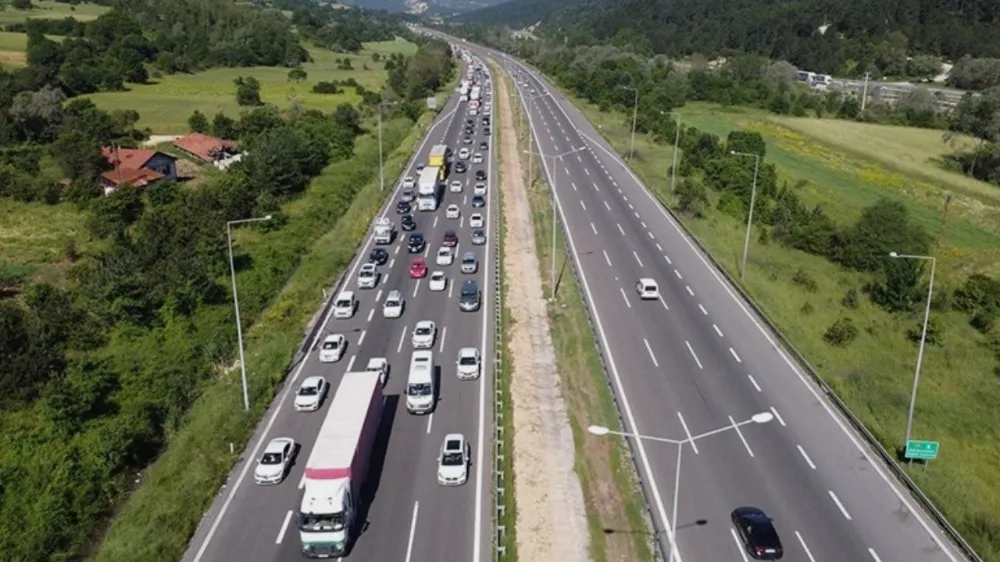 Yollarda bayram trafiği arttı!