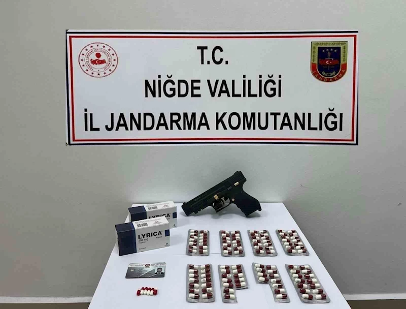 Şüphelenilen araçtan sahte avukat kimliği ile uyuşturucu çıktı
