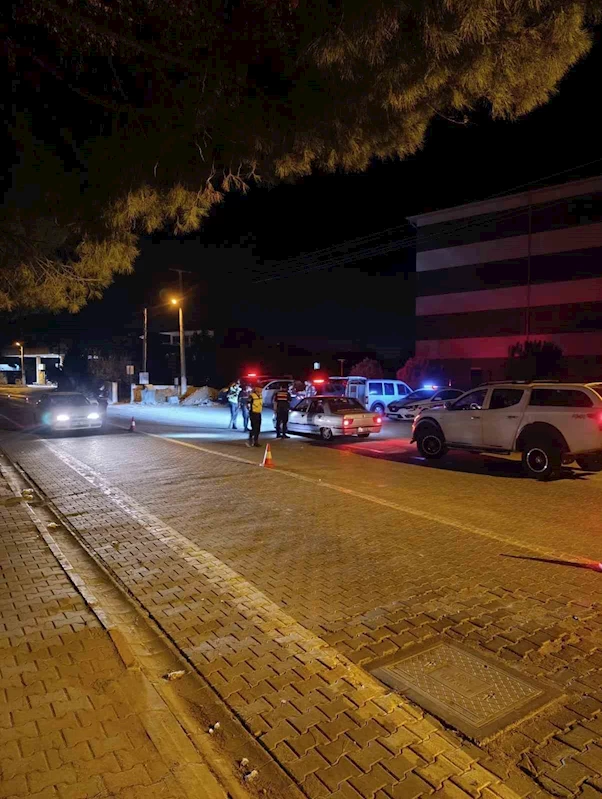 Durdurulan araçtan ruhsatsız tüfek ve tabanca ele geçirildi
