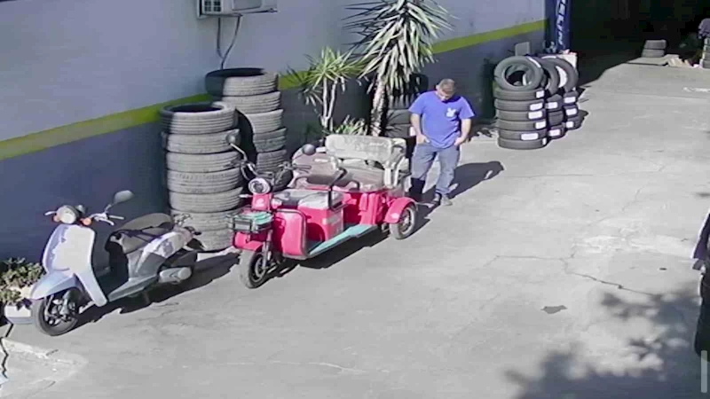Kovulduğu iş yerinden tamire gelen elektrikli bisikleti çaldı: O anlar kamerada
