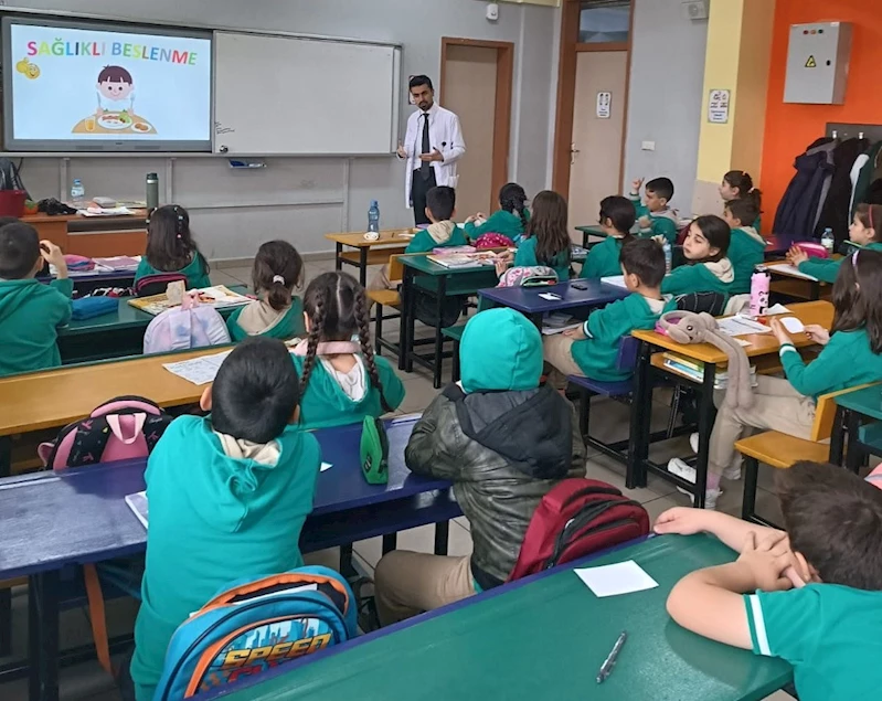 Öğrencilere sağlıklı beslenme eğitimi verildi
