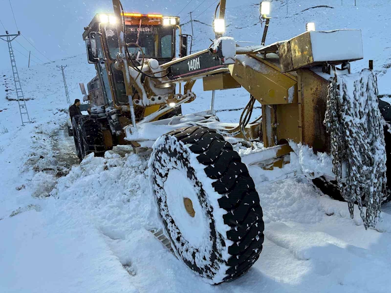 Tatvan’da 3 köy yolu ulaşıma kapandı
