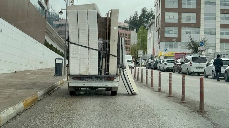 Karabük’te tehlikeli taşımacılık kamerada
