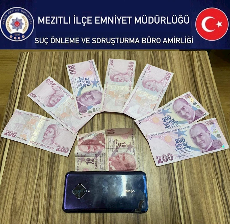 Kapkaç anları kamerada: 2 şüpheli sabah olmadan yakalandı
