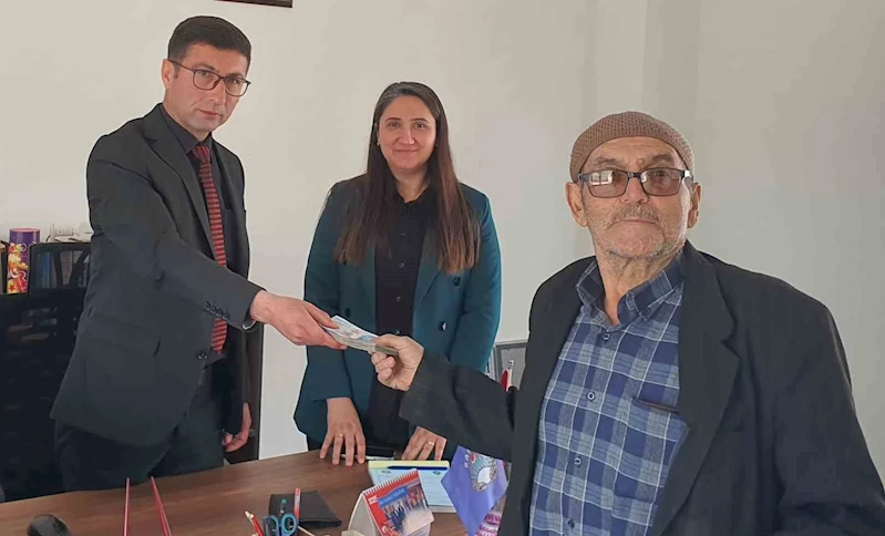 Manisa’da parasını kaybeden yaşlı adamın imdadına zabıta ekipleri yetişti
