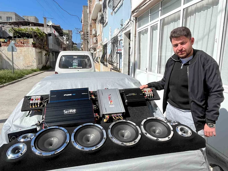 Alarm sistemini devre dışı bıraktı, ses sistemini çaldı
