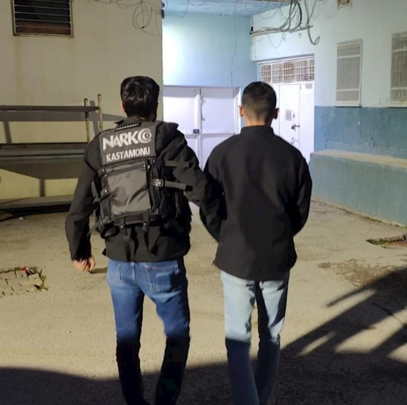 Kastamonu’da ’uyuşturucu ticaret’ suçundan aranan şahıs polisten kaçamadı

