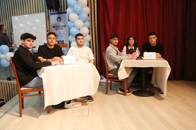 Malatya’da ‘Şampiyon kim?’ bilgi yarışmasında ilk turlar başladı
