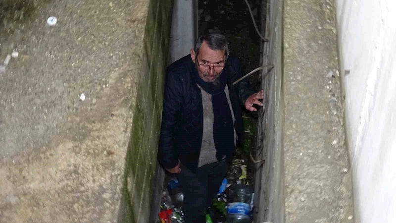 İki duvar arasına sıkışan yaşlı adam kurtarıldı
