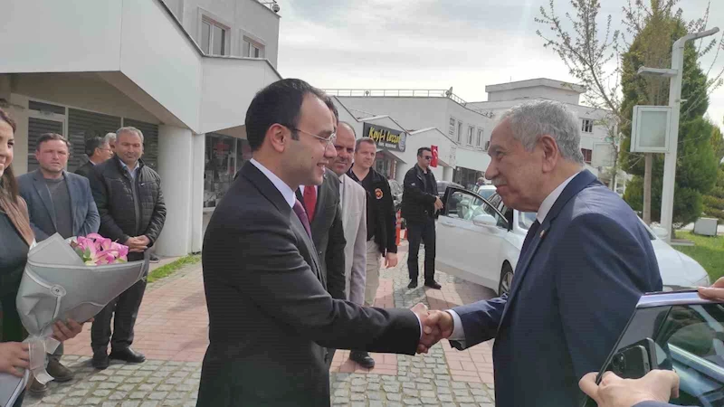Bülent Arınç ve Mücahit Arınç Selendi’yi ziyaret etti
